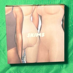 BNIB SKIMS  openbust bodysuit